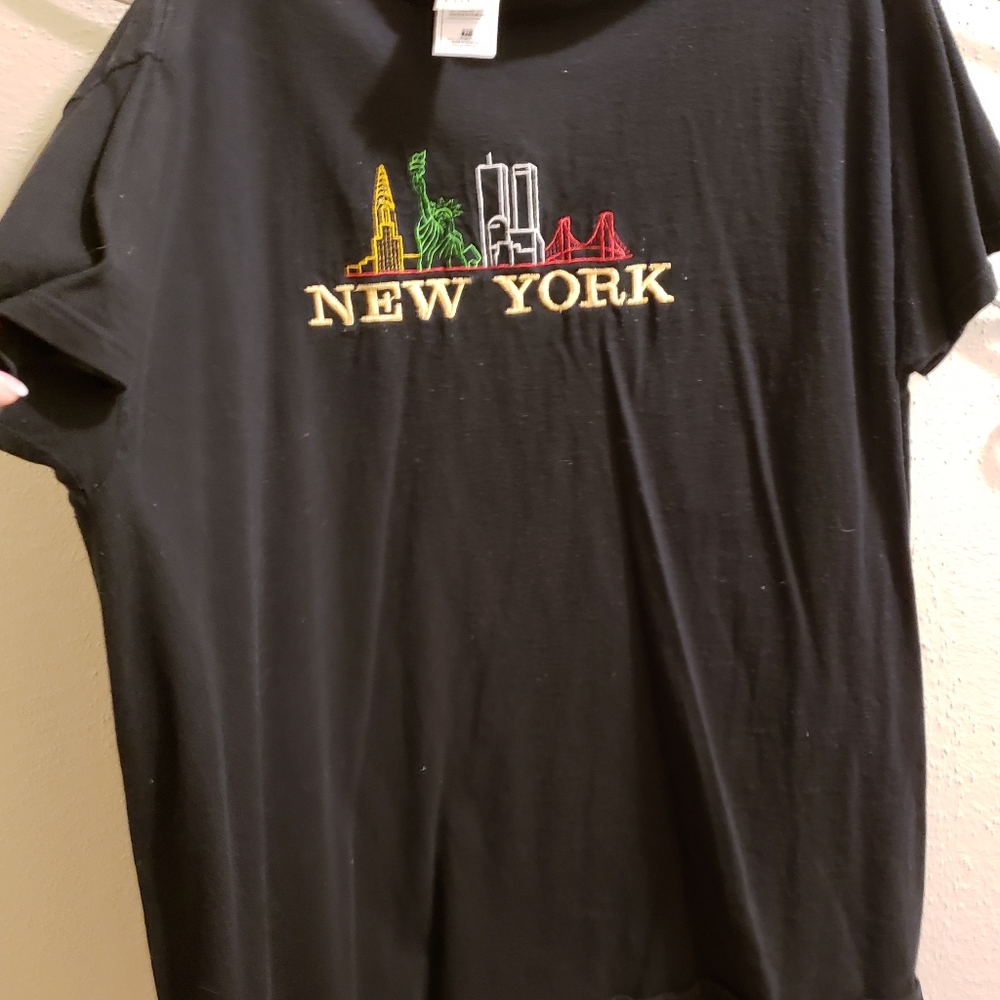 Rare New York skyline w/ twin towers